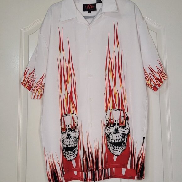 D Clothing Skulls & Flames Shirt Sz XL Button Up Short Sleeve Small Spot See Pic - Picture 2 of 11